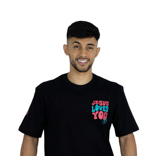 CAMISETA JESUS LOVES YOU PRETA - O RETIRO