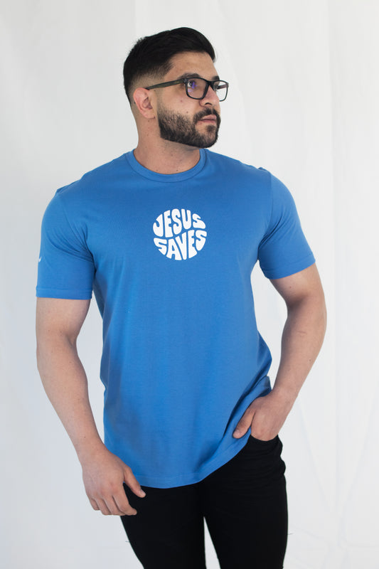 CAMISETA JESUS SAVES AZUL CLARO - O RETIRO